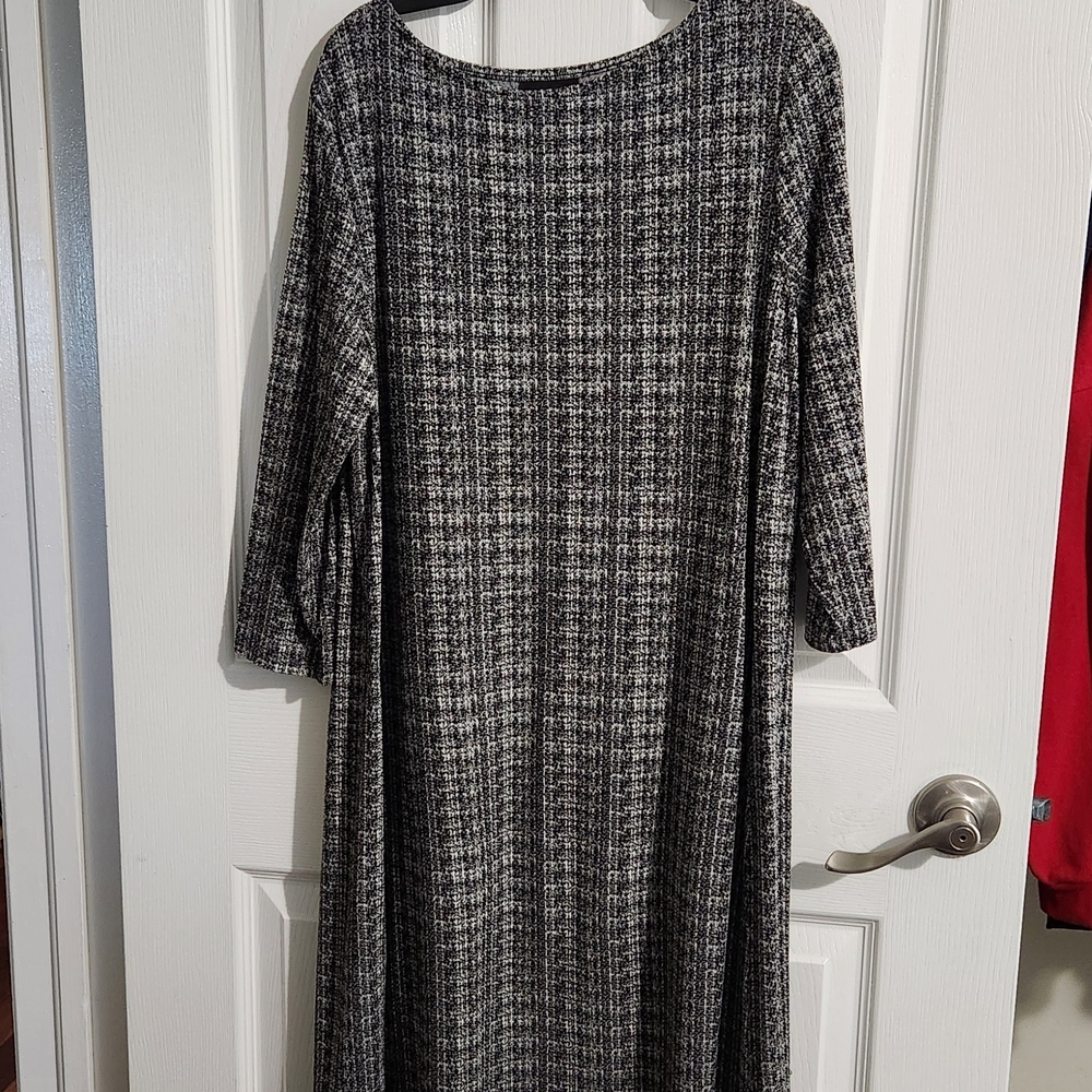 J. Jill Black and Gray Sheath Dress with Crew Neck